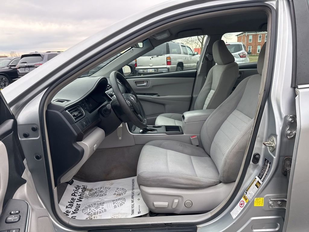 Used 2015 Toyota Camry LE image 24