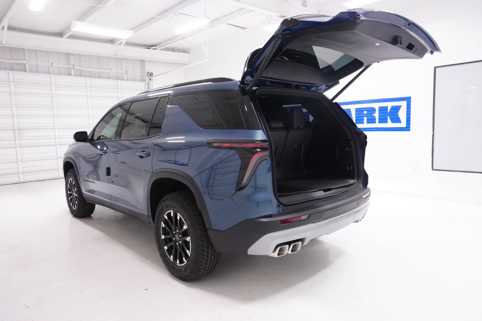 New 2026 Chevrolet Traverse Z71 w/ Enhanced Driving Package image 9