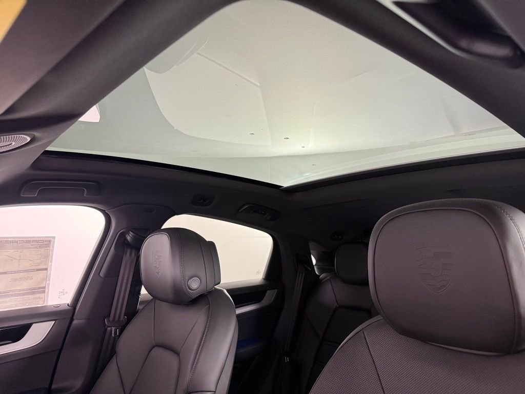 Certified 2025 Porsche Cayenne Coupe image 29