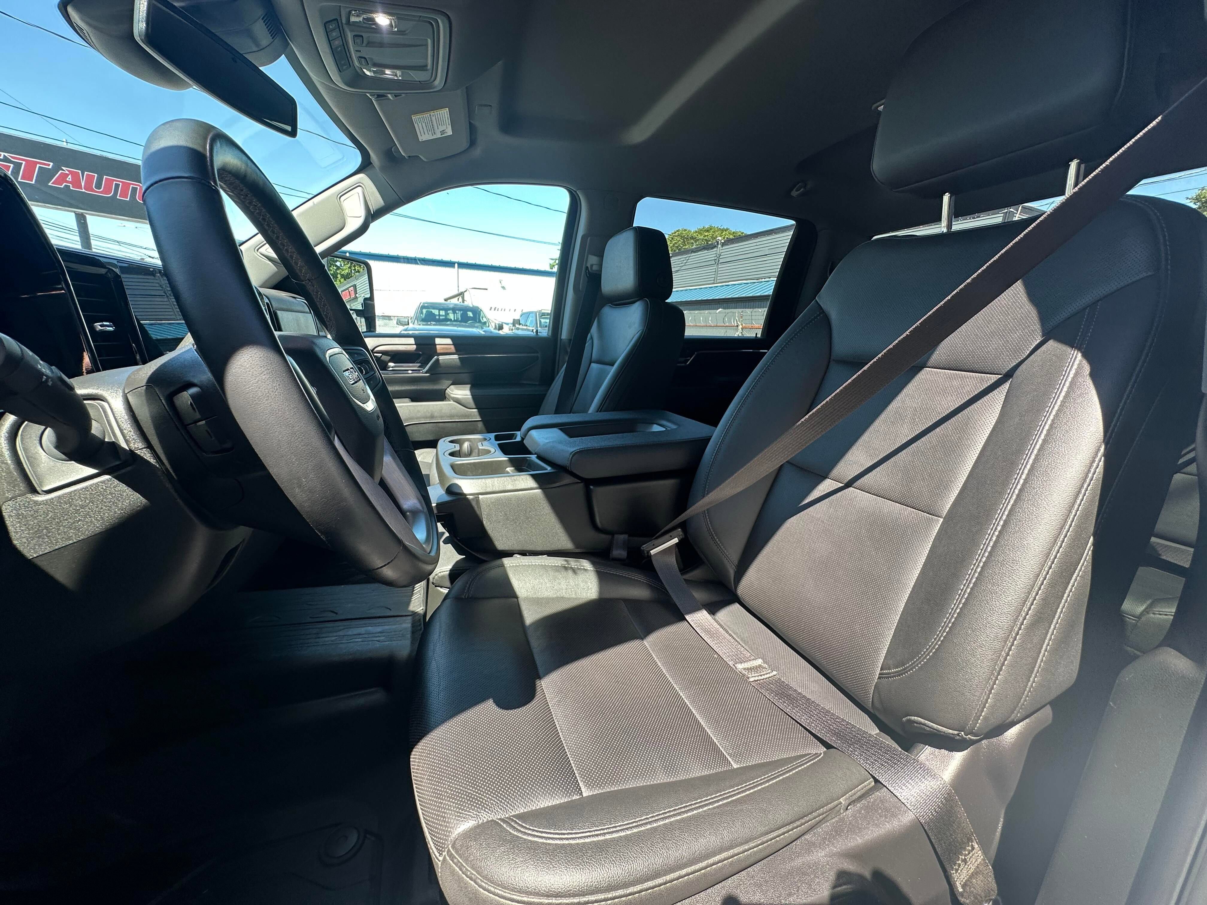Used 2024 GMC Sierra 3500 SLT w/ X31 Off-Road Package image 10