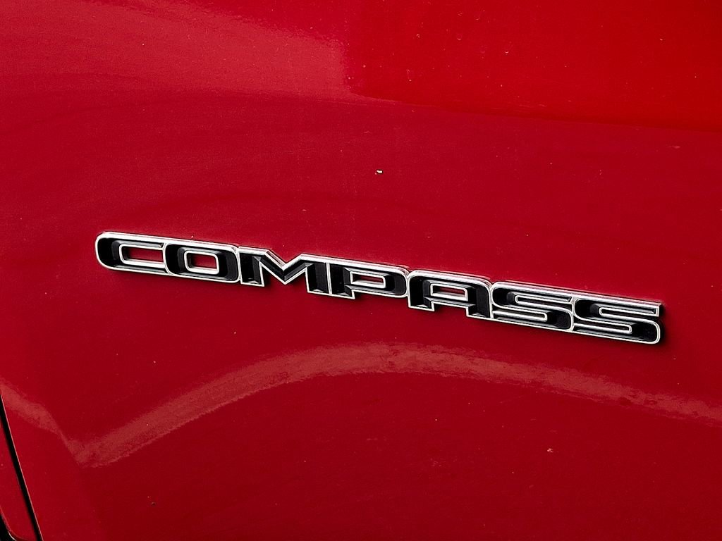 Used 2018 Jeep Compass Limited w/ Navigation Group image 9