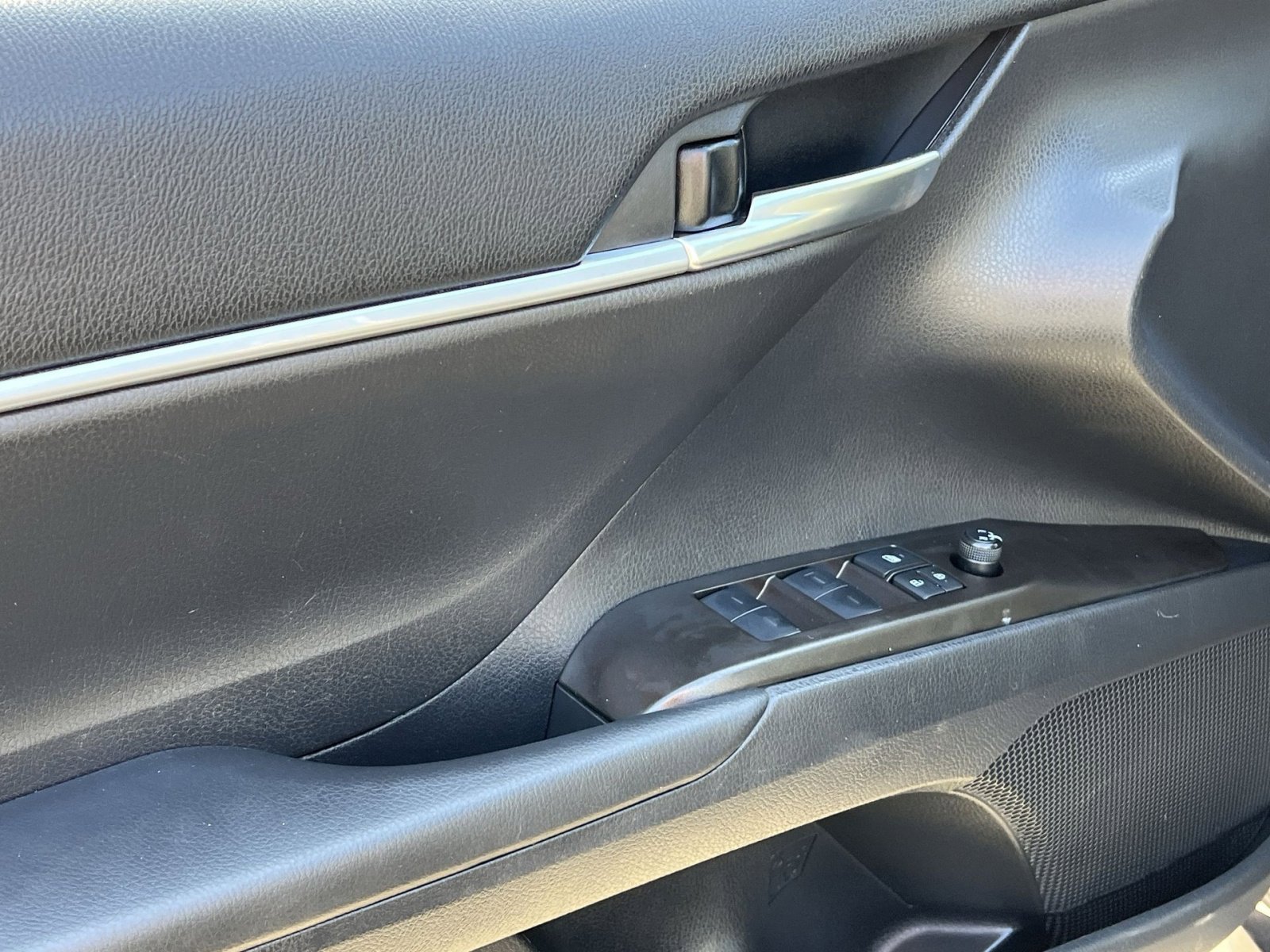 Used 2022 Toyota Camry LE image 13