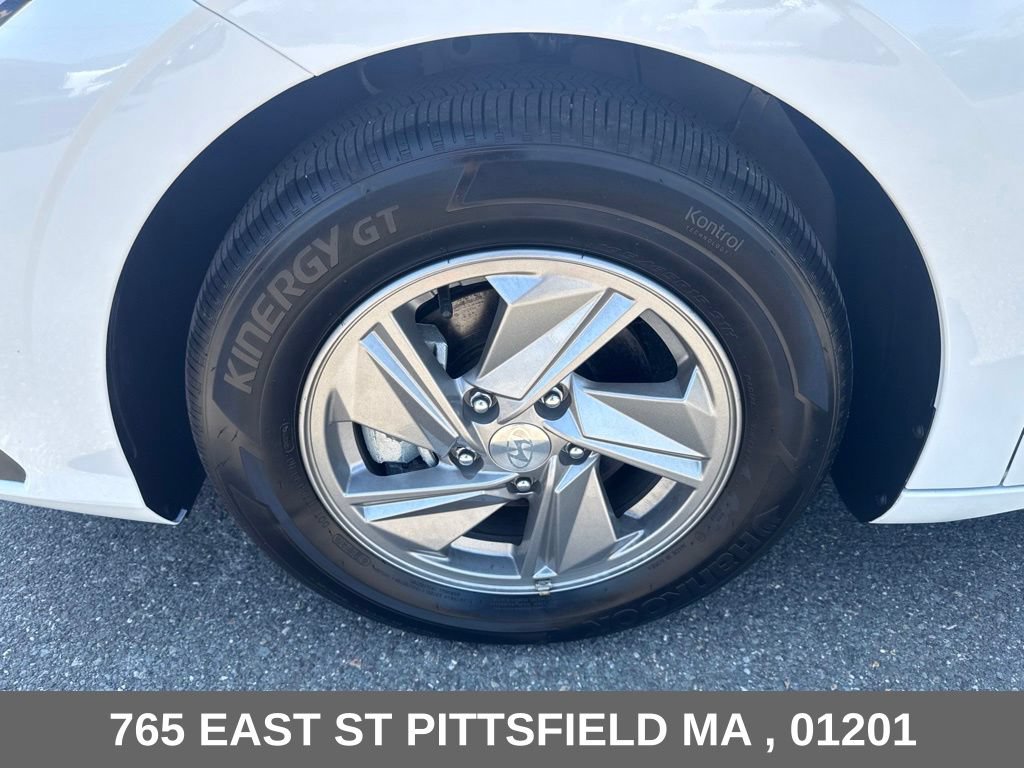 Used 2025 Hyundai Elantra SE FWD image 25