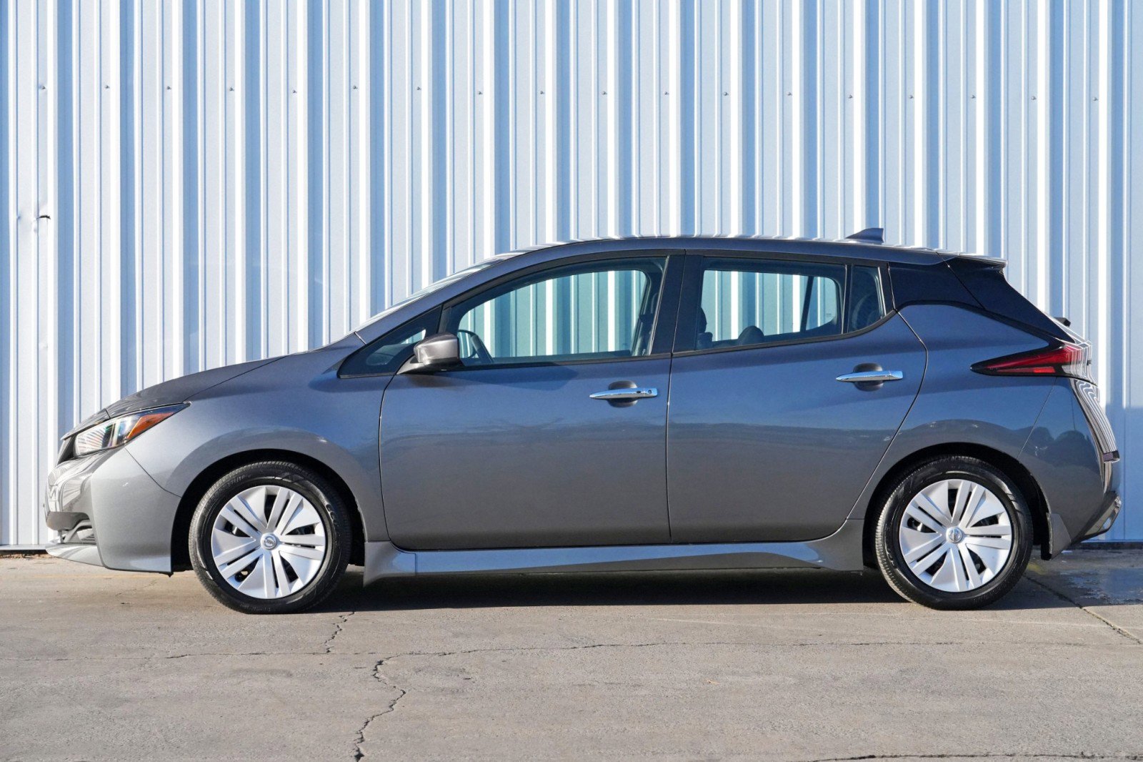 Used 2025 Nissan Leaf S image 8