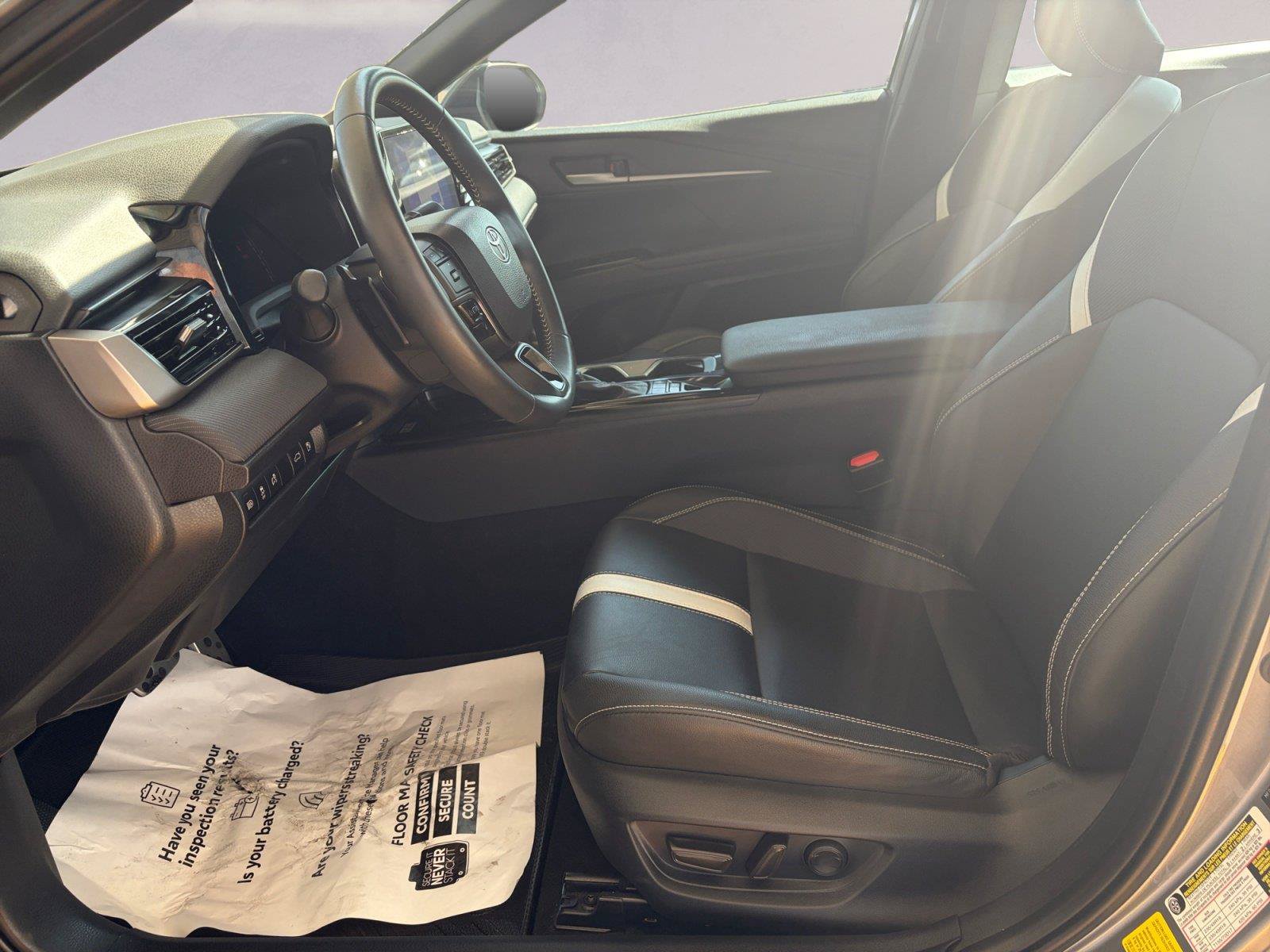 Used 2025 Toyota Camry SE FWD image 9