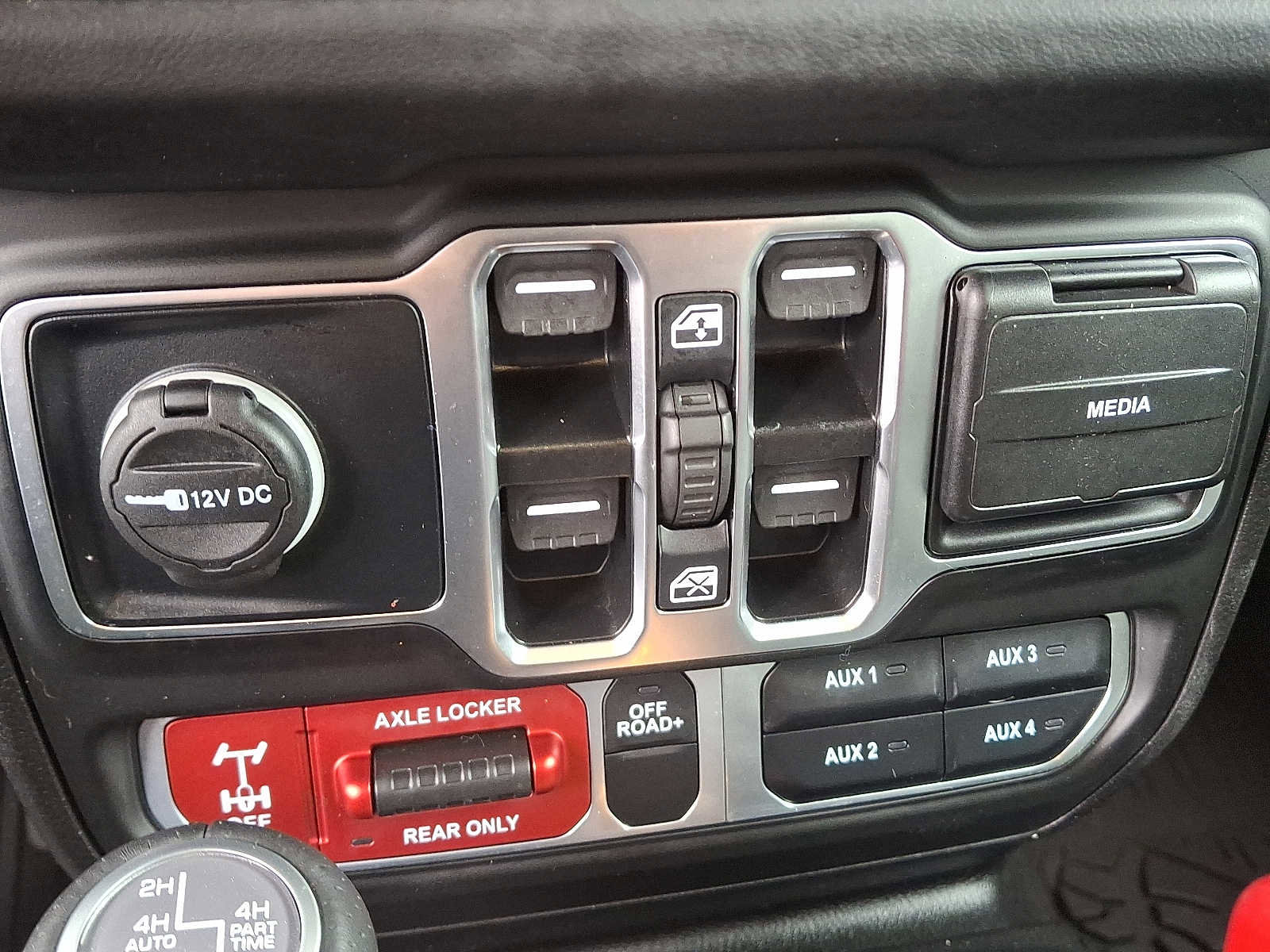 Used 2025 Jeep Gladiator Mojave AWD/4WD image 25