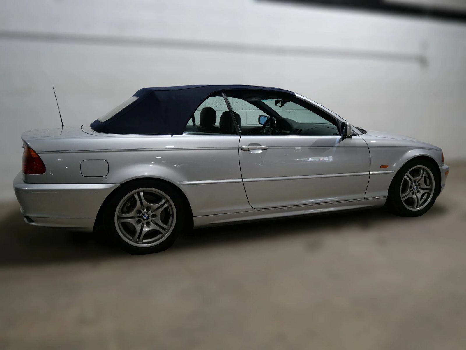 Used 2001 BMW 330Ci Convertible RWD image 6