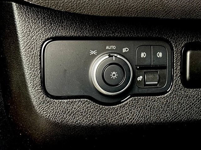 Used 2025 Mercedes-Benz Sprinter 2500 image 18