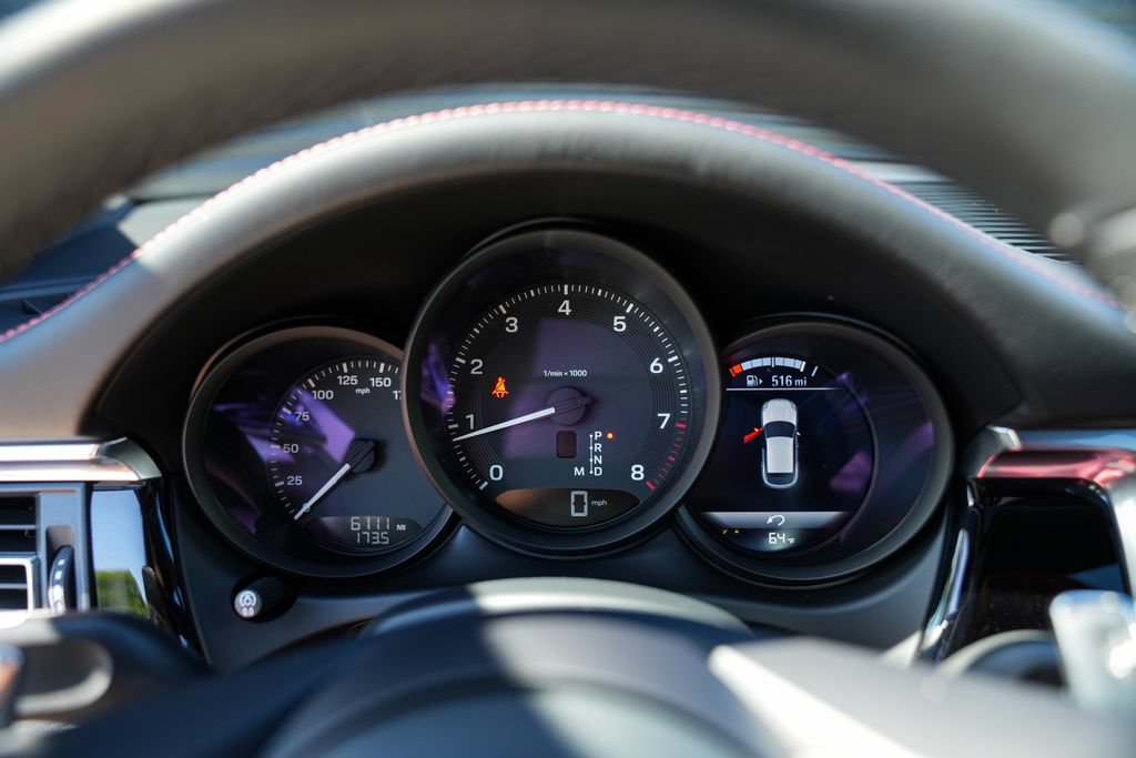 Certified 2026 Porsche Macan AWD/4WD image 23
