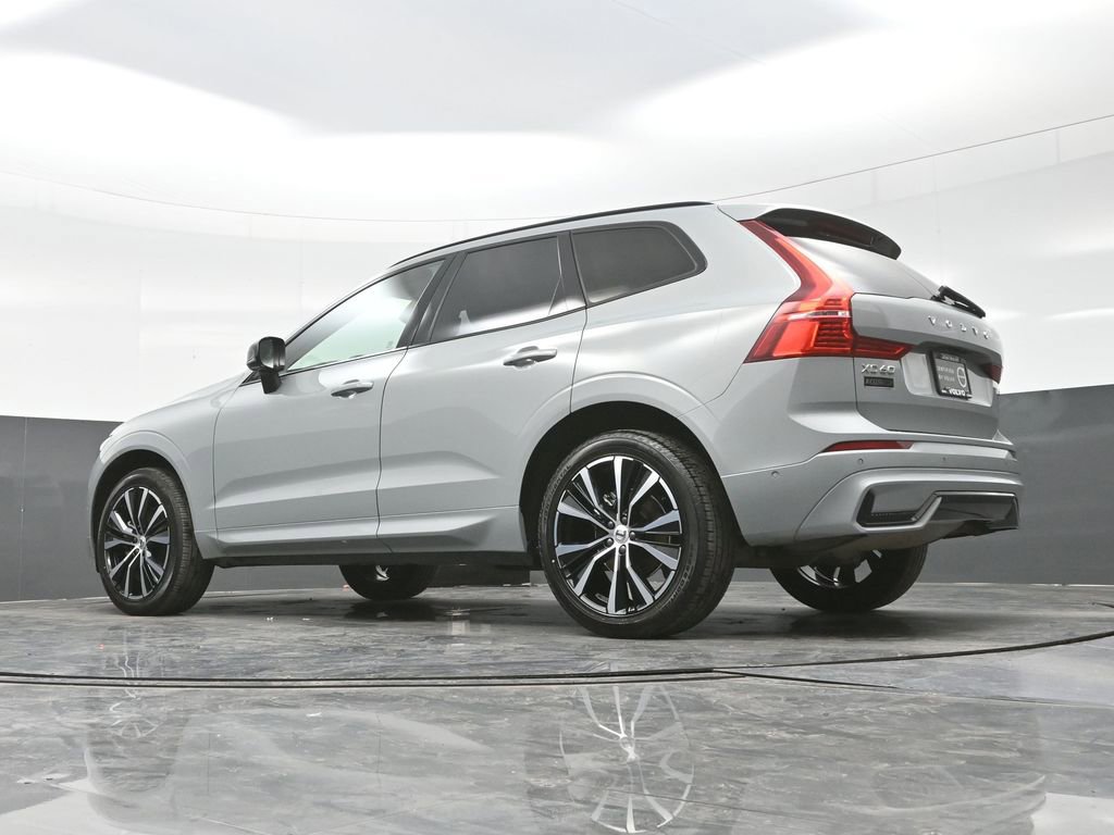 Used 2025 Volvo XC60 B5 Plus image 22