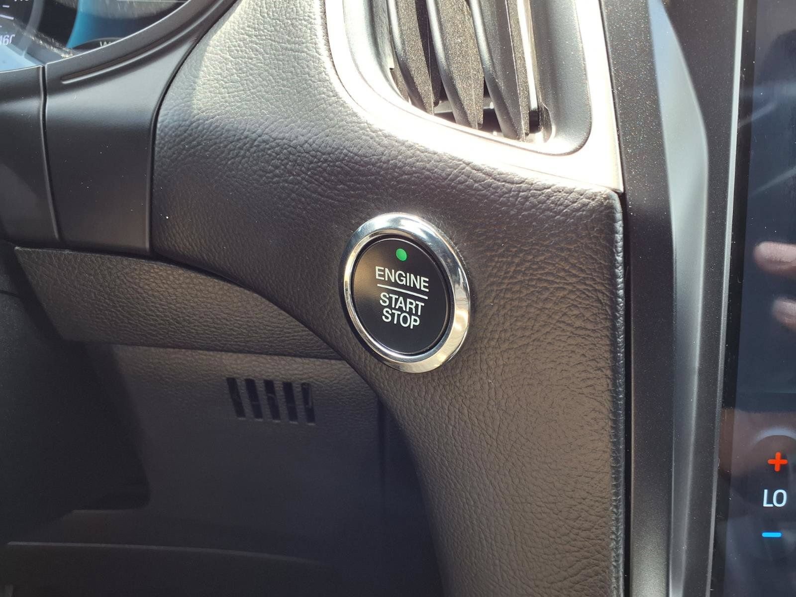 Used 2024 Ford Edge SEL AWD/4WD image 12
