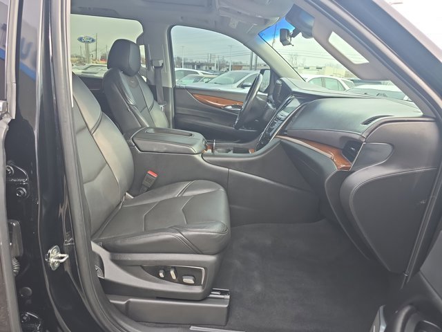 Used 2018 Cadillac Escalade ESV Premium Luxury image 26