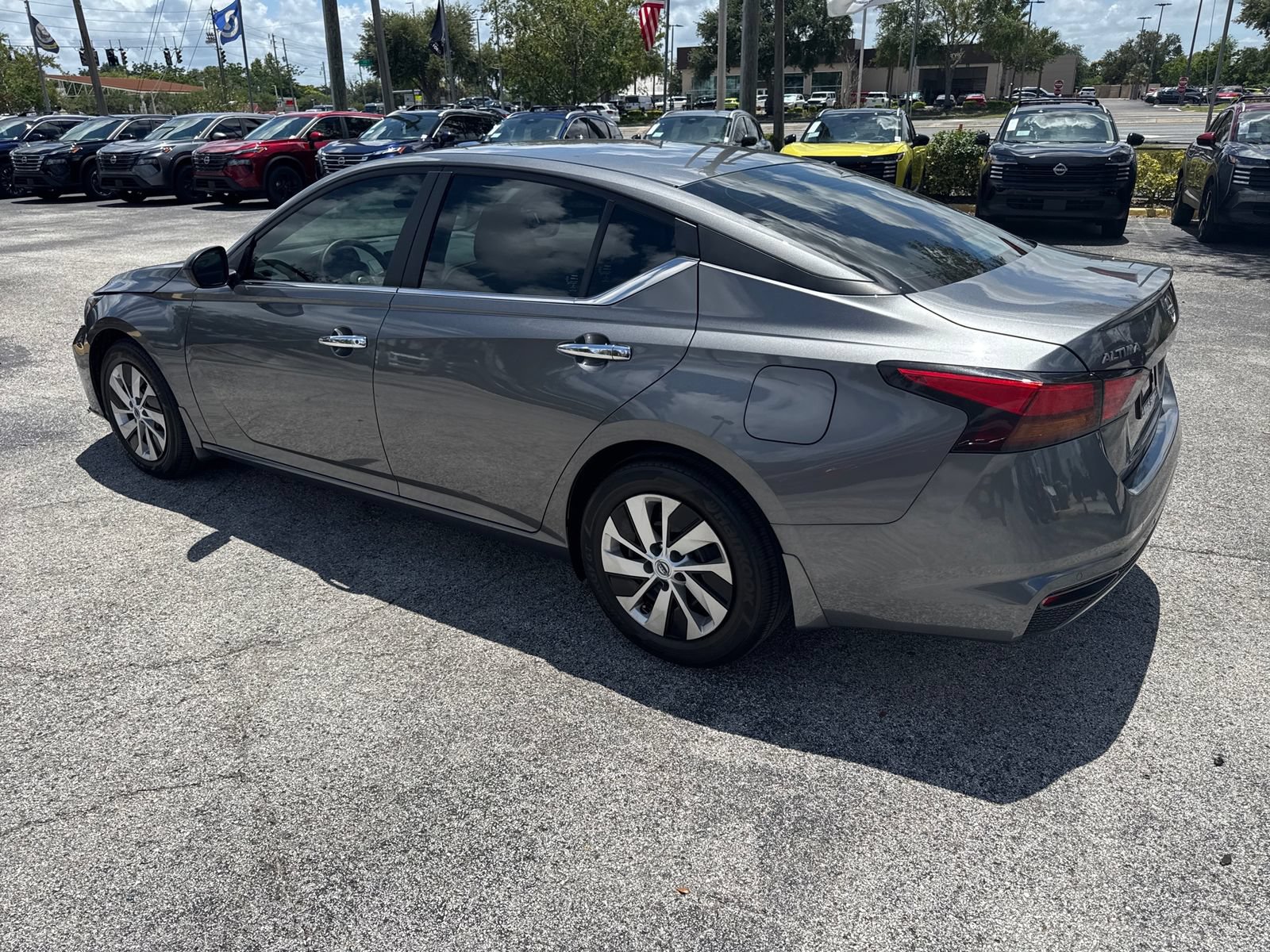 Used 2024 Nissan Altima 2.5 S FWD image 16