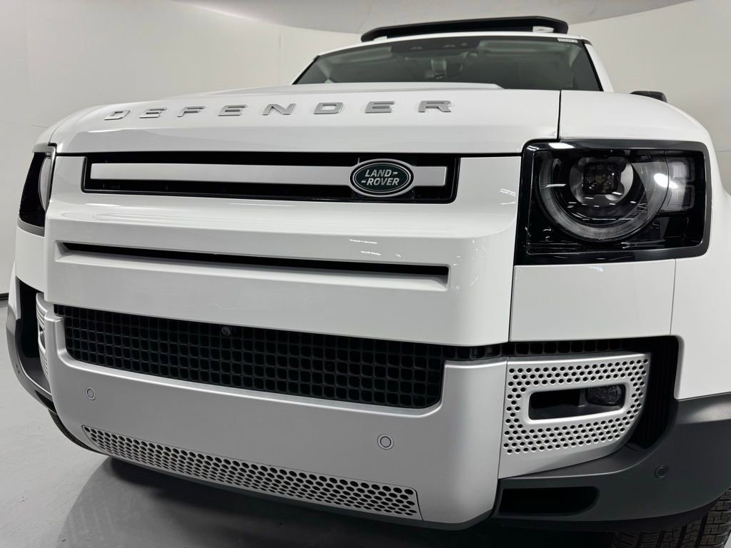 Used 2024 Land Rover Defender 130 S image 3