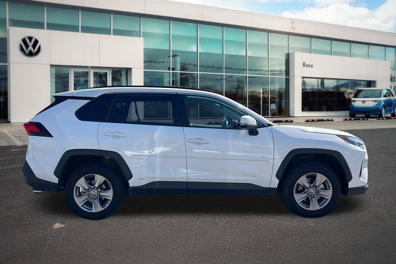 Used 2024 Toyota RAV4 LE AWD/4WD image 4