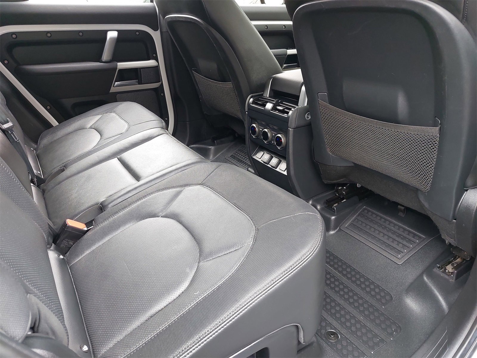 Used 2023 Land Rover Defender 110 X-Dynamic SE image 11