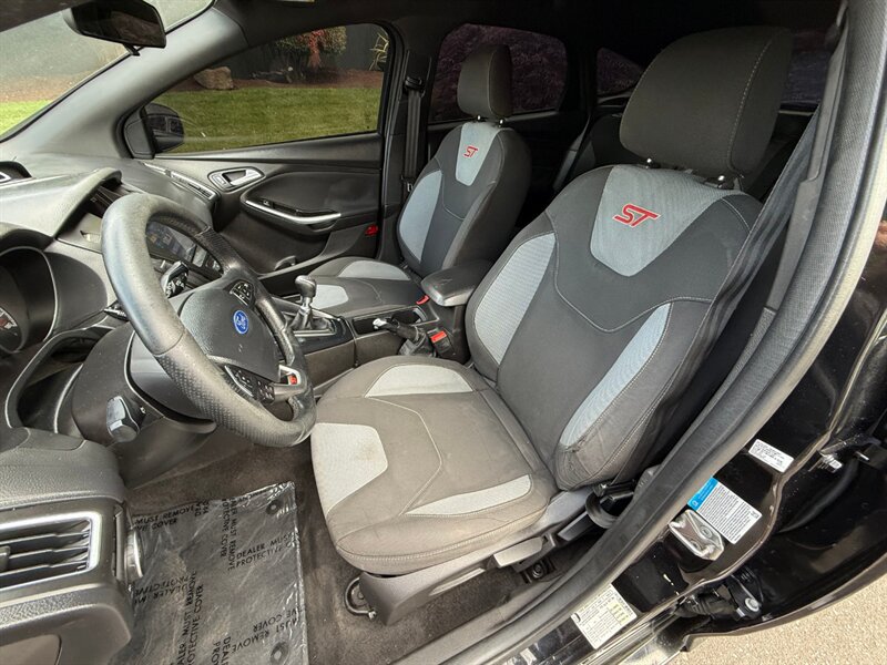 Used 2017 Ford Focus ST FWD image 11