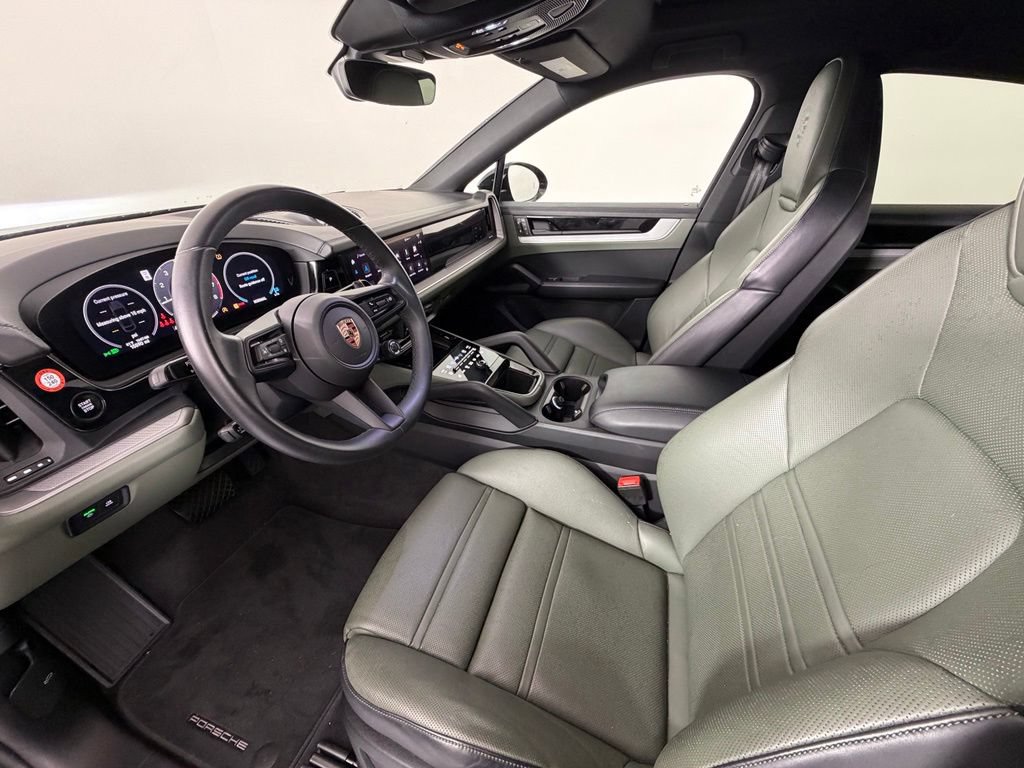 Certified 2025 Porsche Cayenne Coupe AWD/4WD image 4