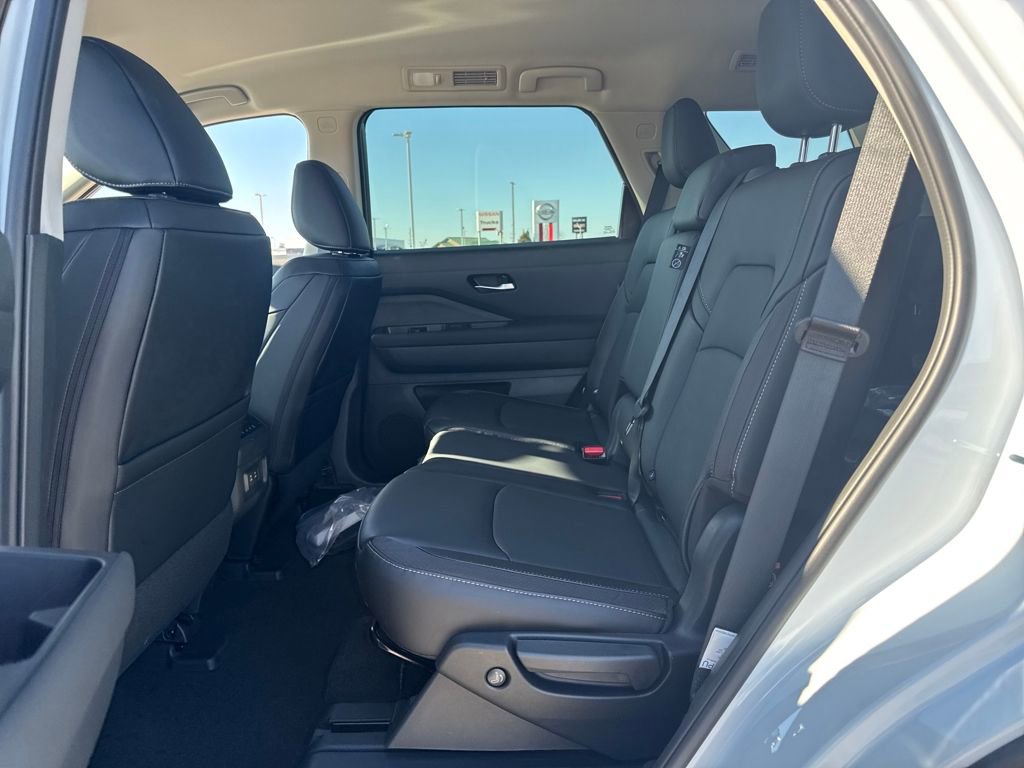 New 2026 Nissan Pathfinder SL image 12