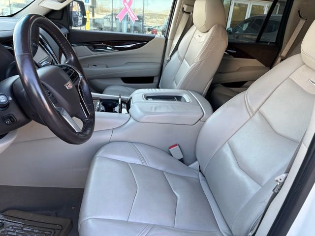 Used 2015 Cadillac Escalade Luxury image 7