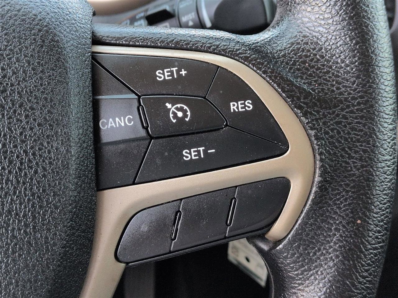 Used 2017 Jeep Cherokee Sport FWD image 19
