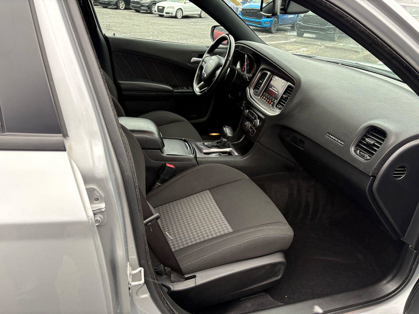 Used 2022 Dodge Charger R/T w/ Performance Handling Group image 10