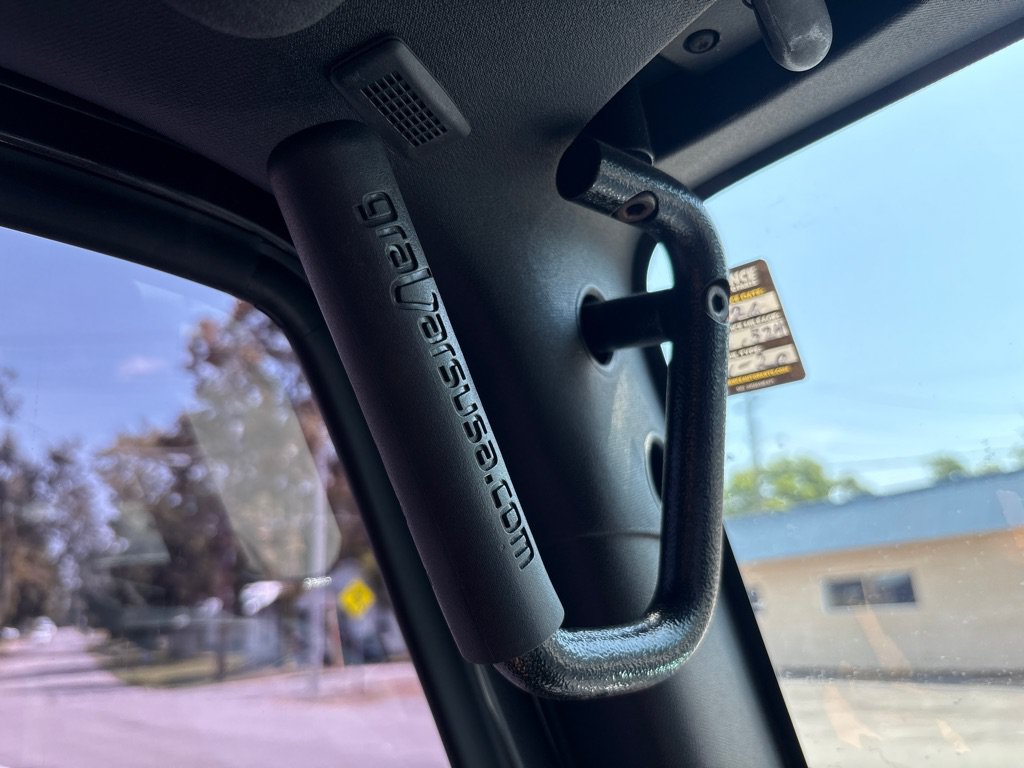 Used 2016 Jeep Wrangler Unlimited Sahara w/ Connectivity Group AWD/4WD image 25