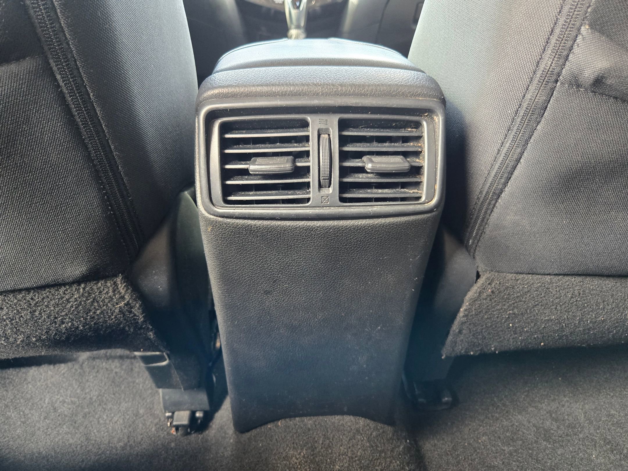Used 2018 Nissan Rogue SV w/ Premium Package image 36
