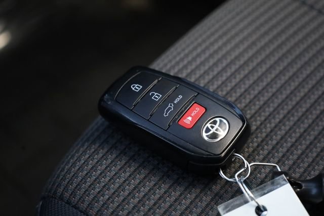 Used 2024 Toyota Highlander LE image 30