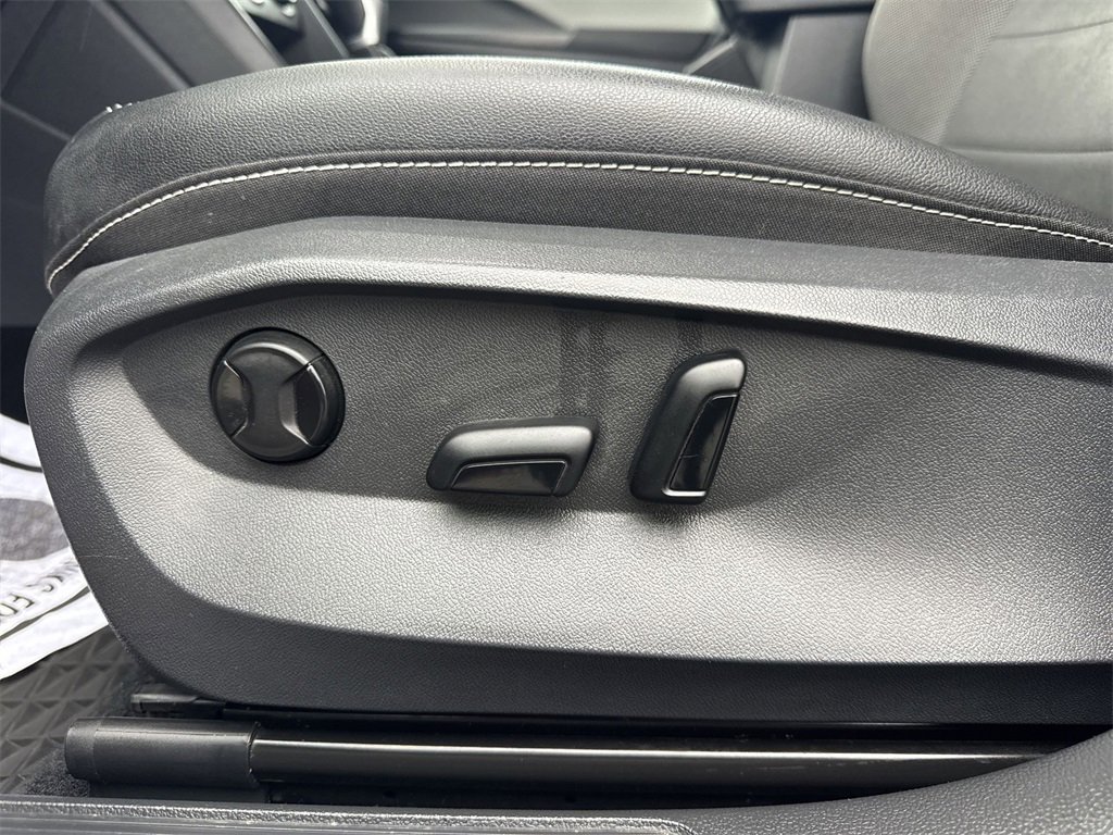 Used 2022 Volkswagen Taos SE w/ Panoramic Sunroof Package image 14