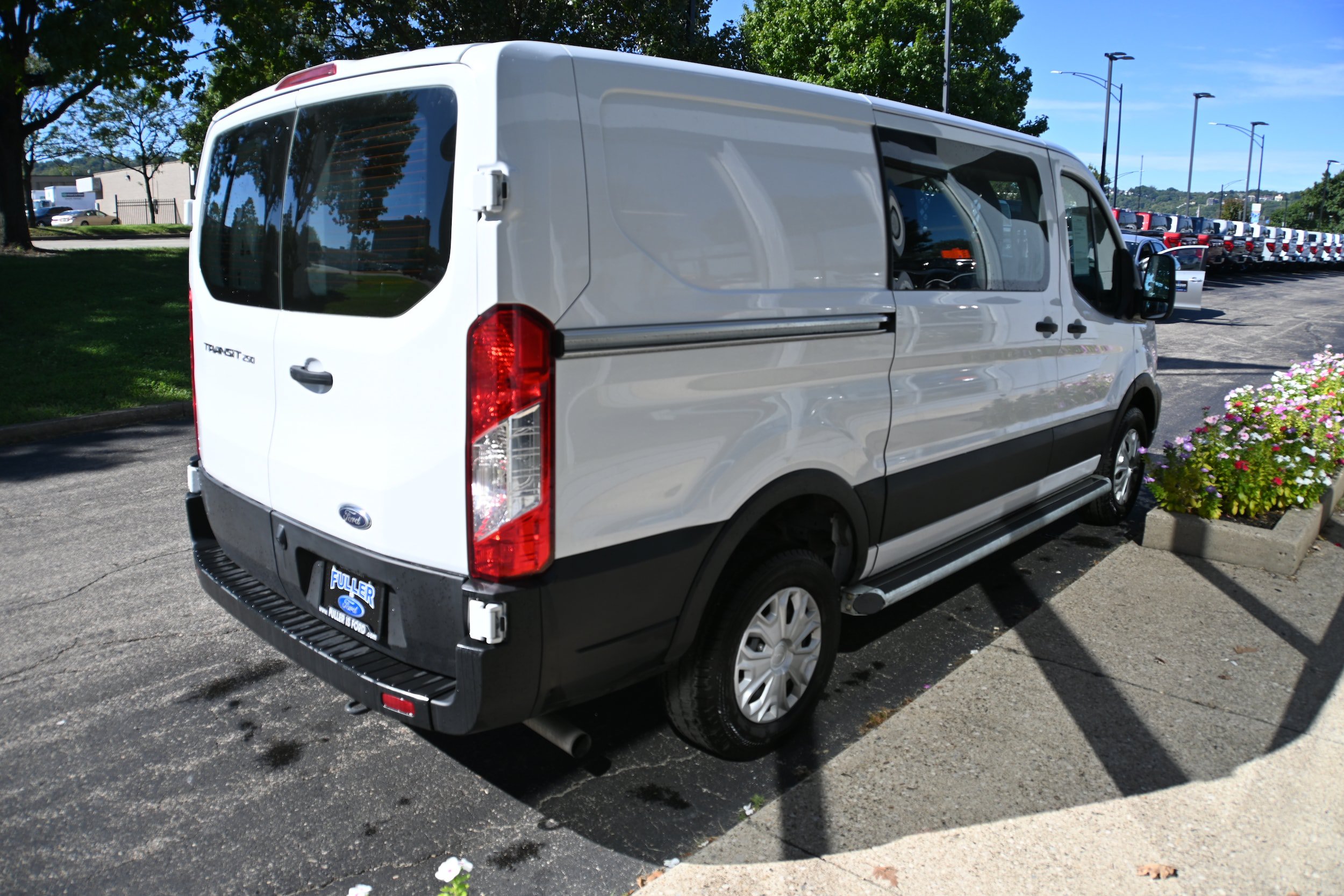 Used 2025 Ford Transit 250 Low Roof w/ Exterior Upgrade Package RWD image 4