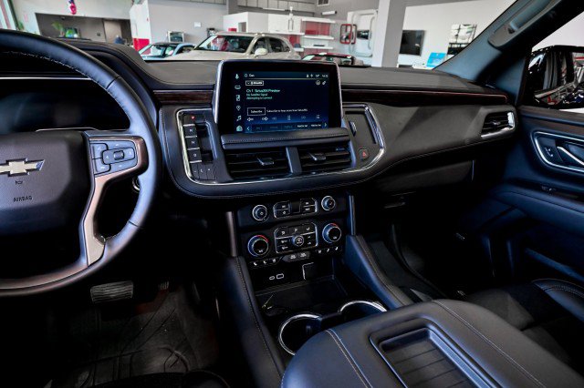 Used 2024 Chevrolet Suburban High Country AWD/4WD image 31