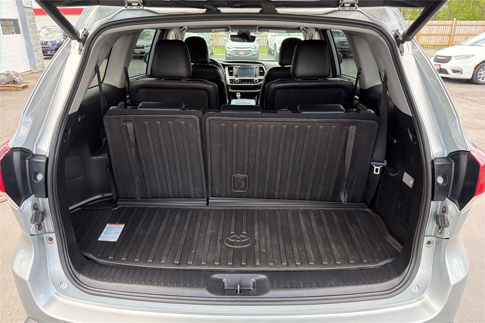 Used 2019 Toyota Highlander SE AWD/4WD image 12