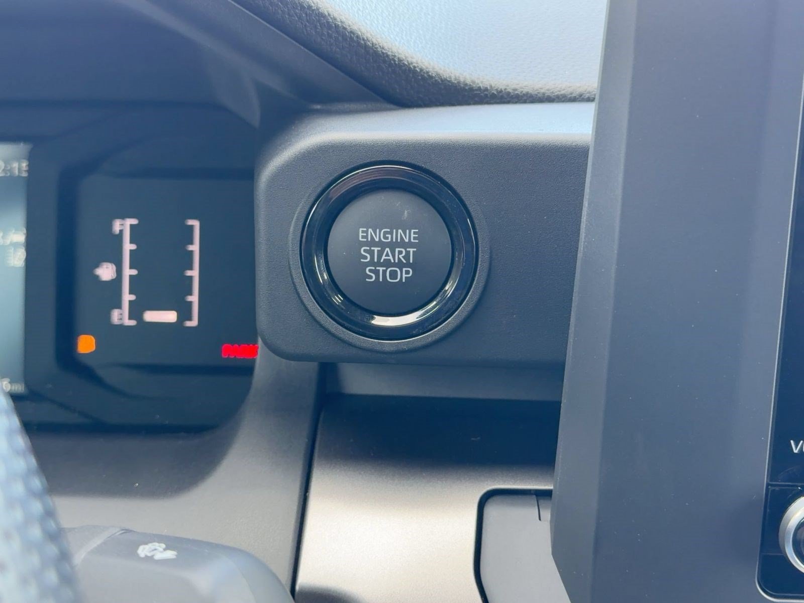 Used 2025 Toyota Tacoma SR5 AWD/4WD image 23