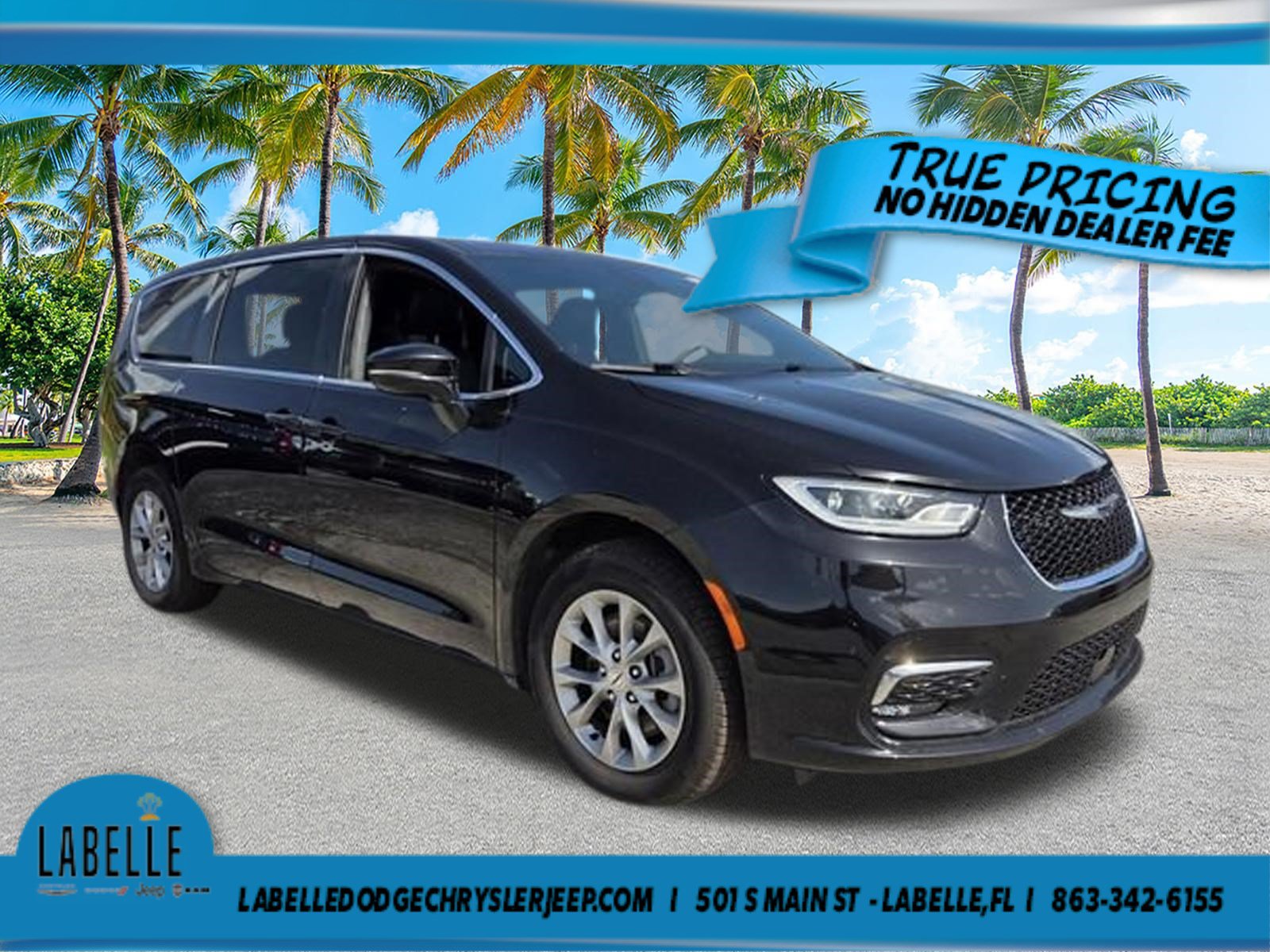 Used 2025 Chrysler Pacifica Select AWD/4WD image 1