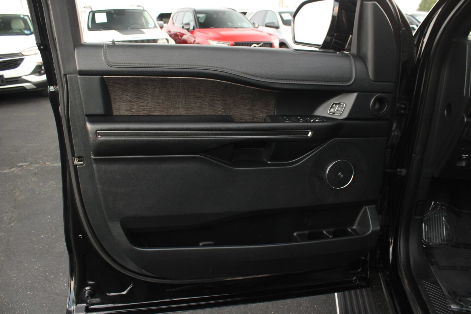 Used 2018 Ford Expedition Limited w/ Equipment Group 302A AWD/4WD image 14