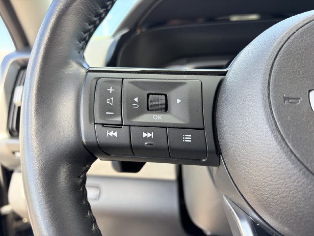 Used 2025 Nissan Pathfinder SL FWD image 22