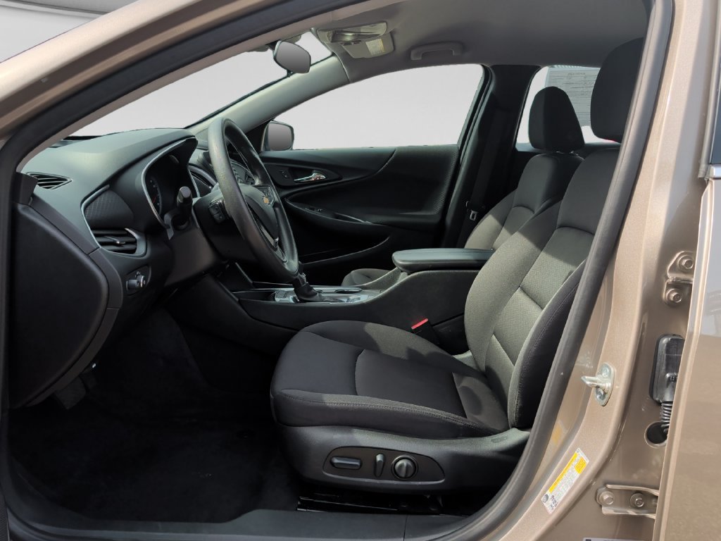 Used 2025 Chevrolet Malibu LT FWD image 16