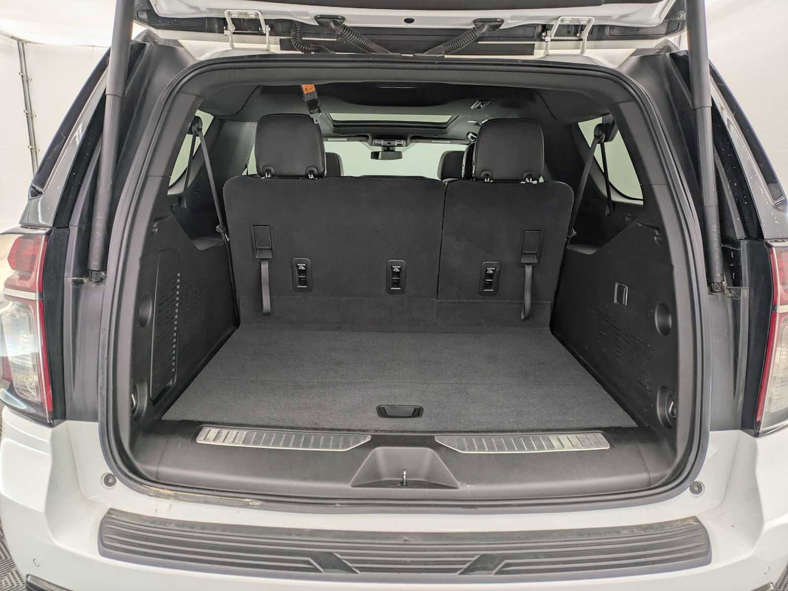 Used 2021 Chevrolet Suburban RST AWD/4WD image 33