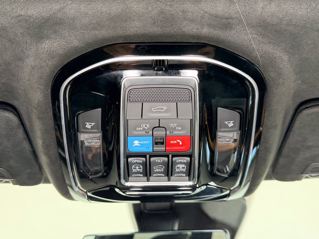 Used 2024 Jeep Grand Cherokee Summit AWD/4WD image 11