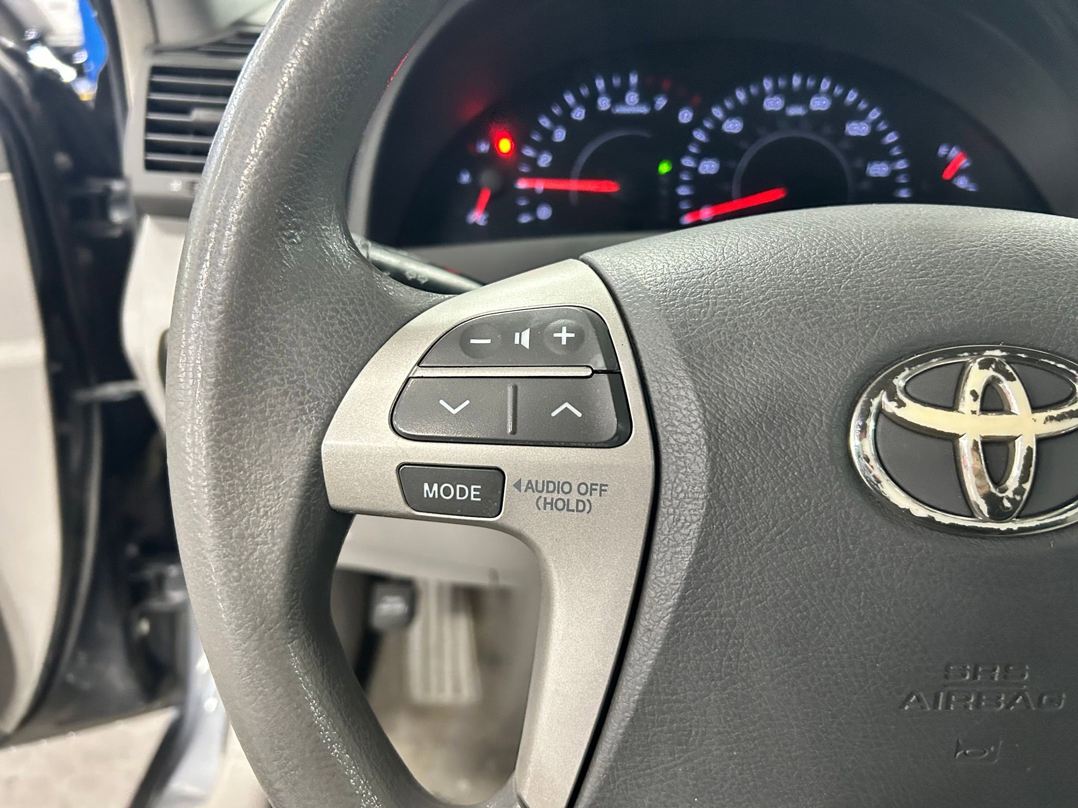 Used 2011 Toyota Camry LE image 14