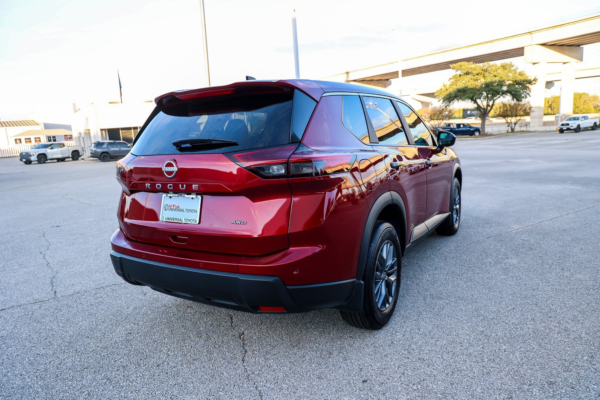 Used 2025 Nissan Rogue S AWD/4WD image 7