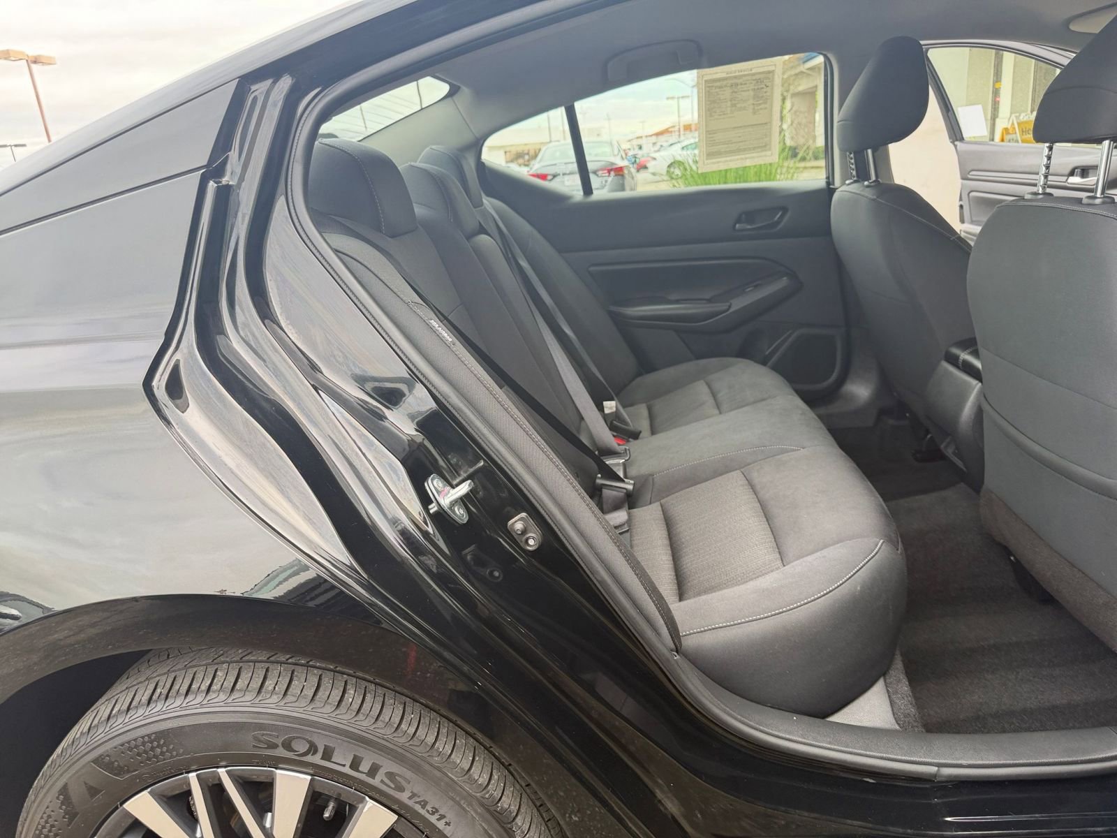 Used 2025 Nissan Altima 2.5 SV FWD image 40