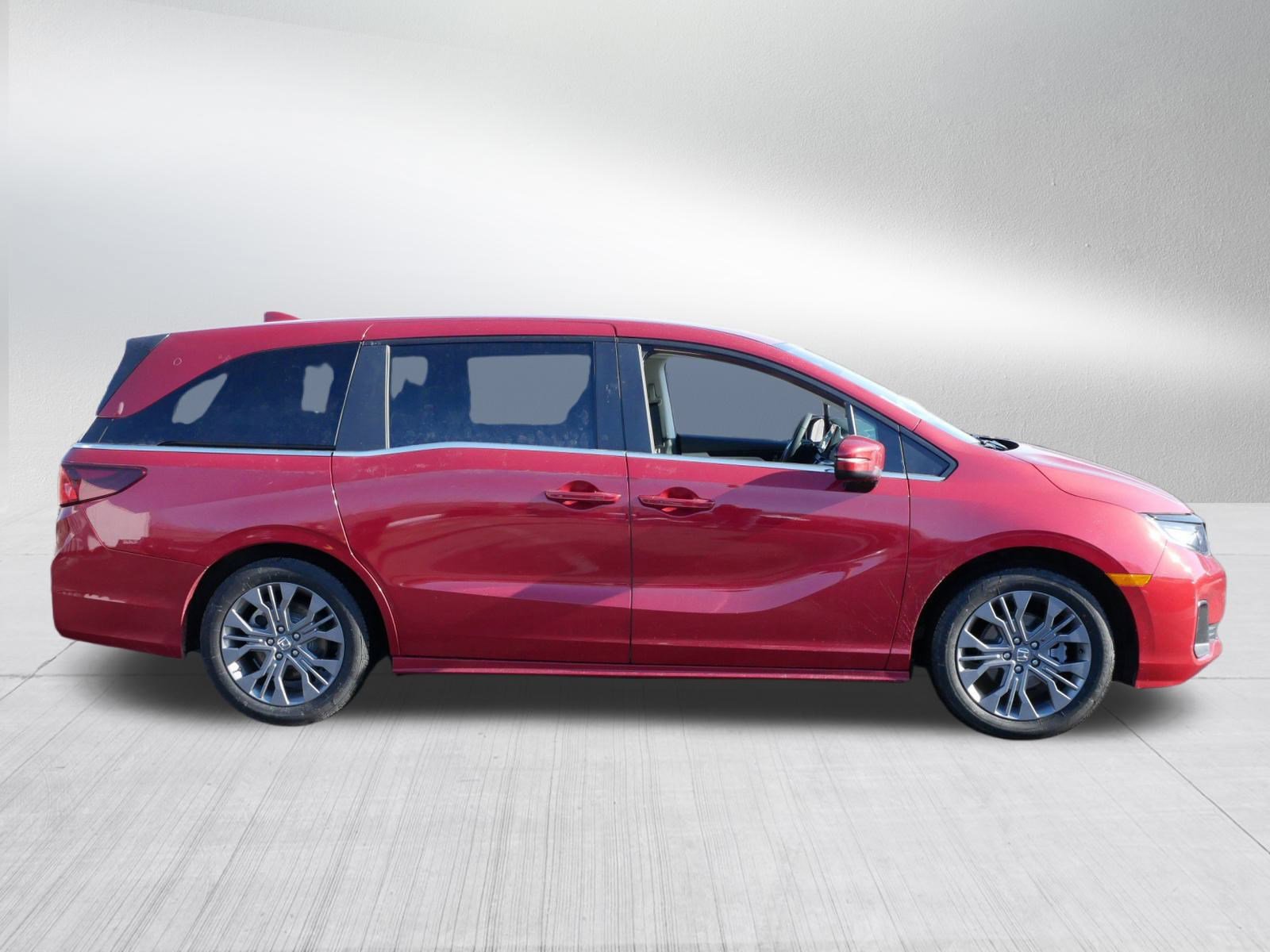 Certified 2026 Honda Odyssey Touring image 8
