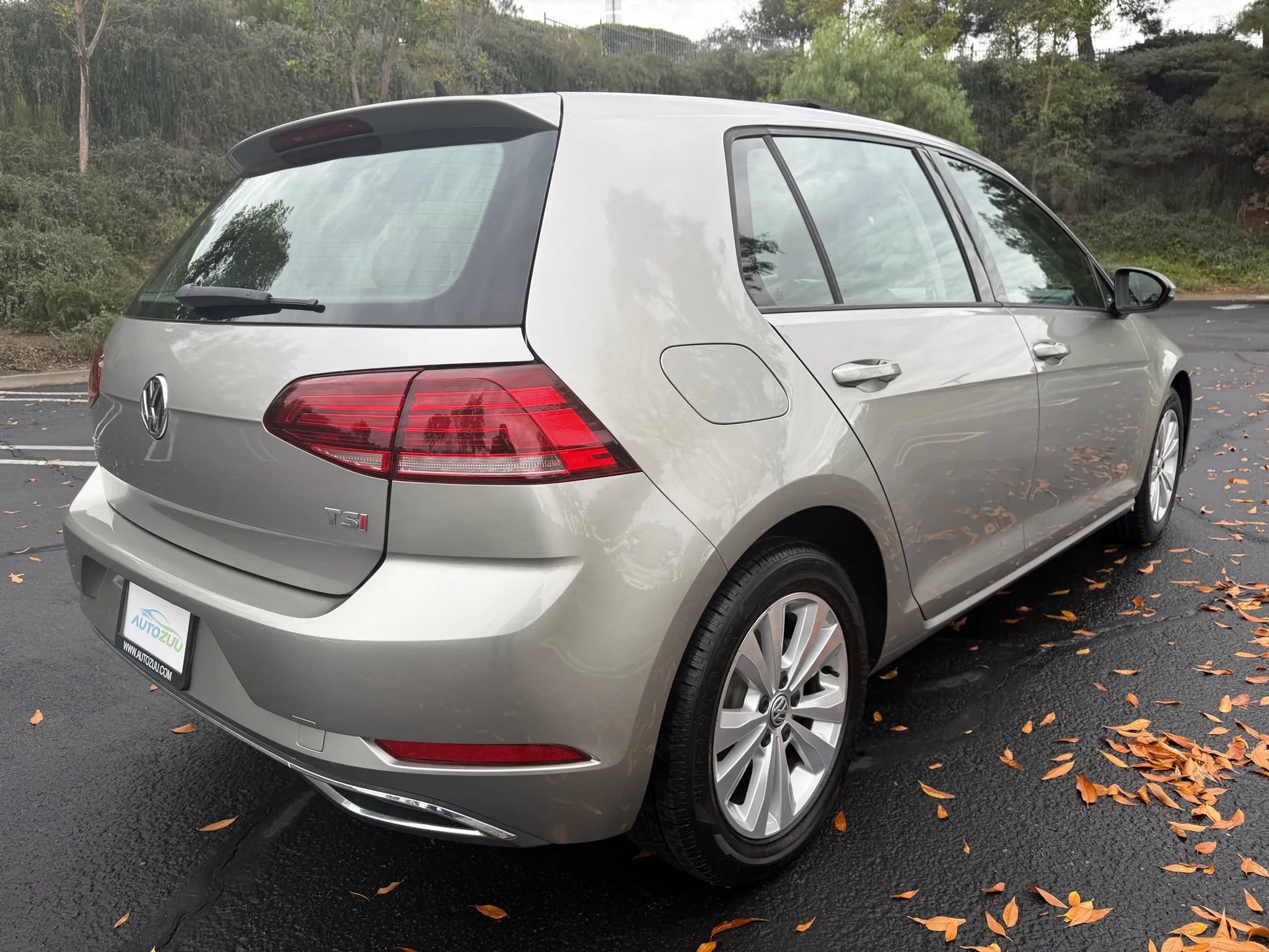 Used 2018 Volkswagen Golf SE image 5