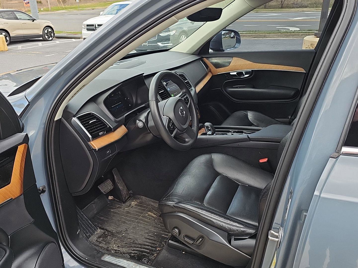 Used 2023 Volvo XC90 B6 Plus w/ Protection Package Premier image 7