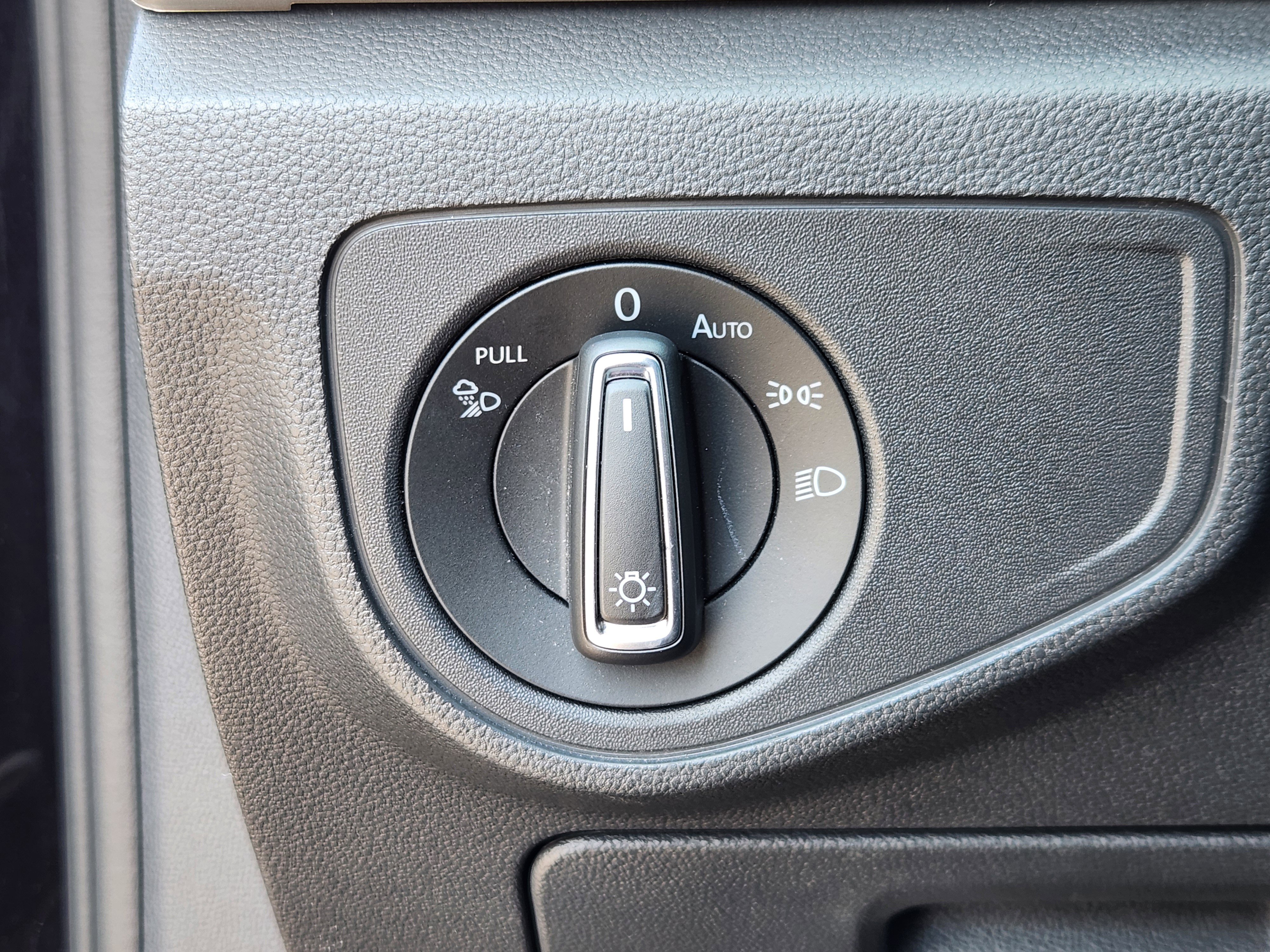 Used 2022 Volkswagen Atlas Cross Sport SE image 24