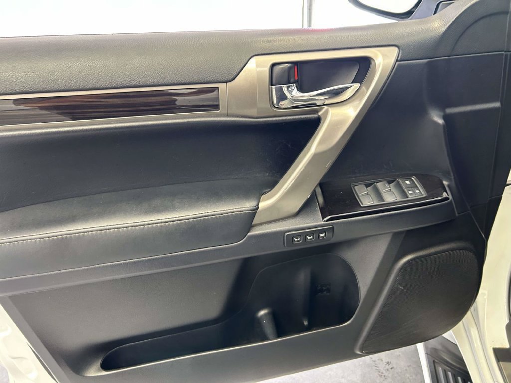 Used 2018 Lexus GX 460 w/ Navigation Package AWD/4WD image 17