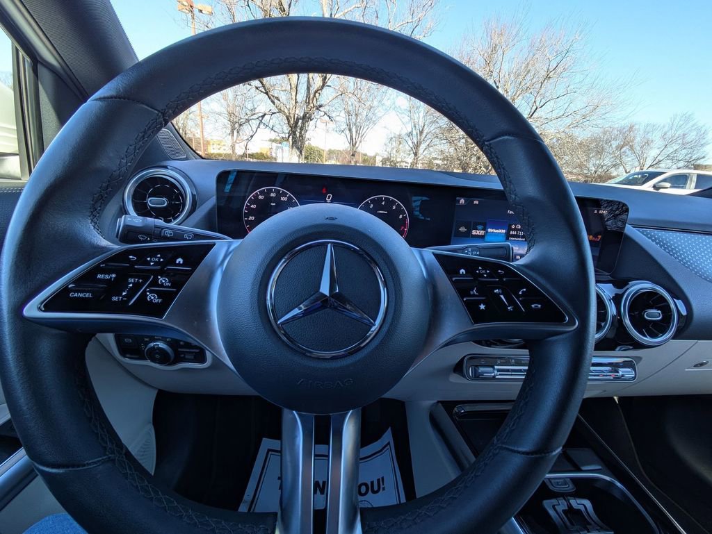 Used 2025 Mercedes-Benz GLA 250 4MATIC image 16