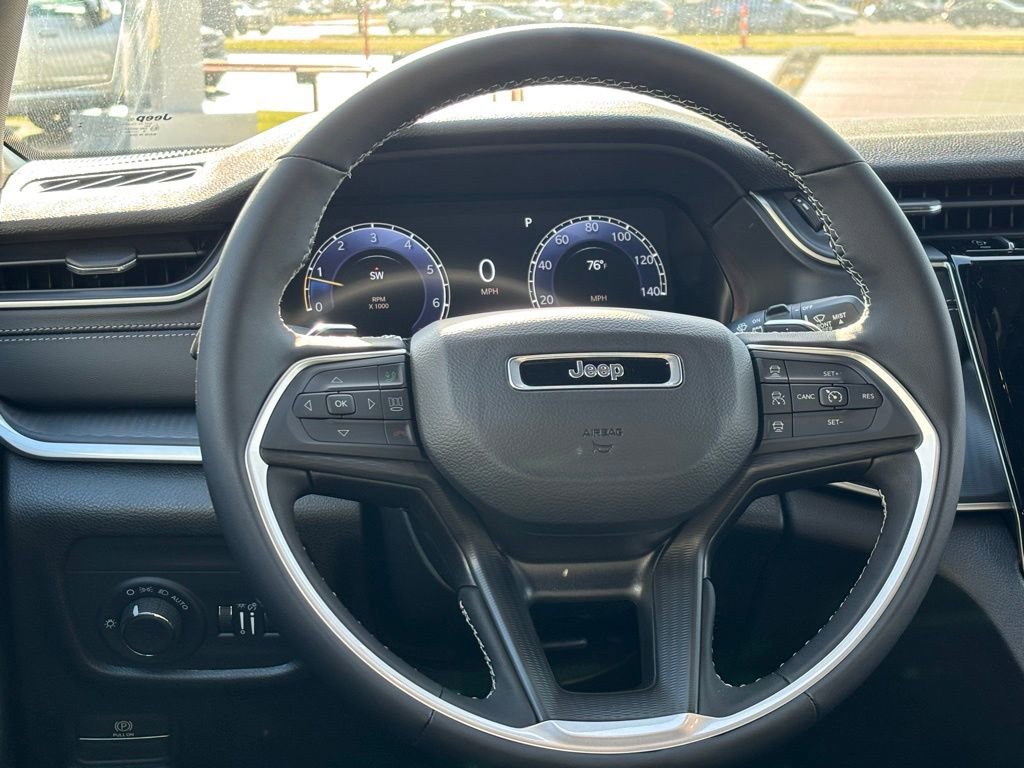 New 2025 Jeep Grand Cherokee Altitude image 10